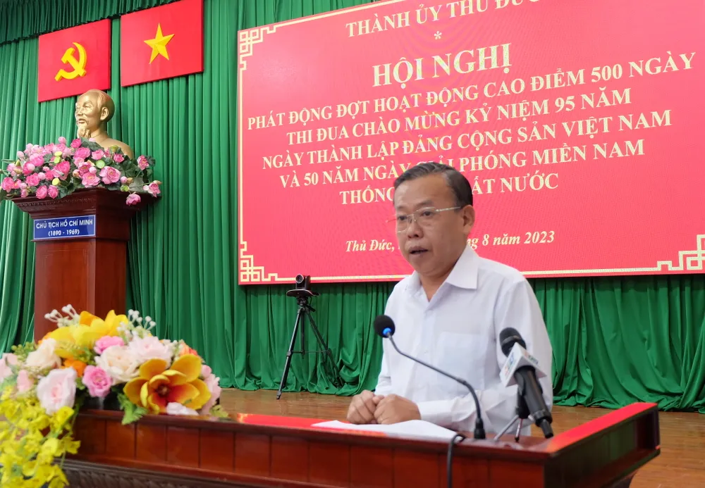 Bí thư Thành ủy TP Thủ Đức Nguyễn Hữu Hiệp phát biểu giao nhiệm vụ