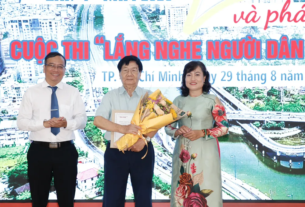 Tác phẩm &quot;Gỡ 4 nút thắt nhà ở xã hội&quot; của tác giả Nguyễn Hữu Nguyên đoạt giải ba