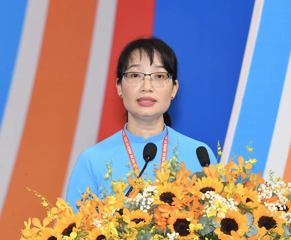 Chủ tịch LĐLĐ TPHCM Trần Thị Diệu Thúy phát biểu khai mạc đại hội. Ảnh: VIỆT DŨNG Chủ tịch LĐLĐ TPHCM Trần Thị Diệu Thúy phát biểu khai mạc đại hội. Ảnh: VIỆT DŨNG