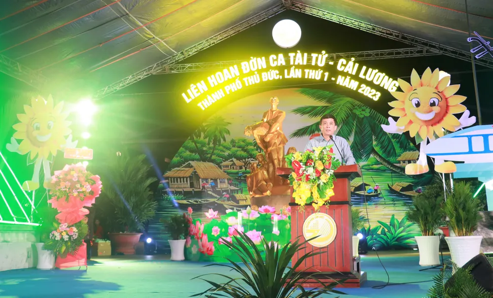 Ông Nguyễn Kỳ Phùng, Phó Chủ tịch UBND TP Thủ Đức, Trưởng Ban tổ chức liên hoan phát biểu bế mạc