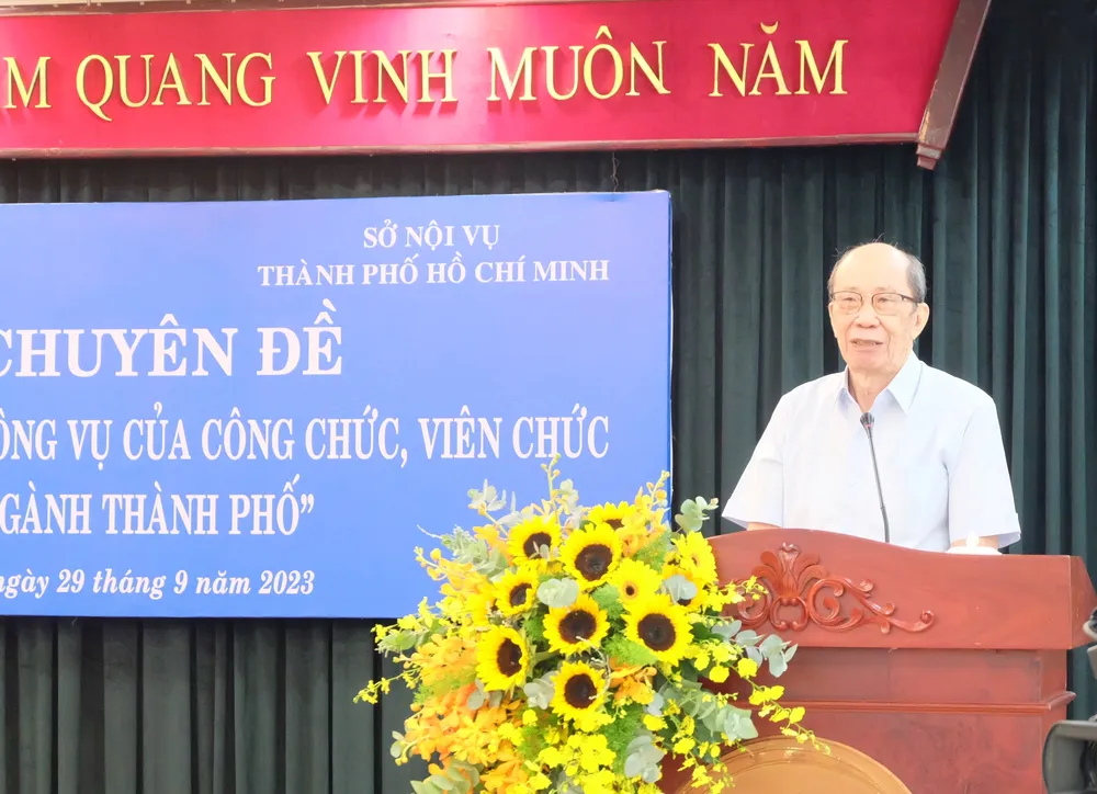 Nguyên Giám đốc Sở Nội vụ Châu Minh Tỷ chia sẻ tại hội nghị