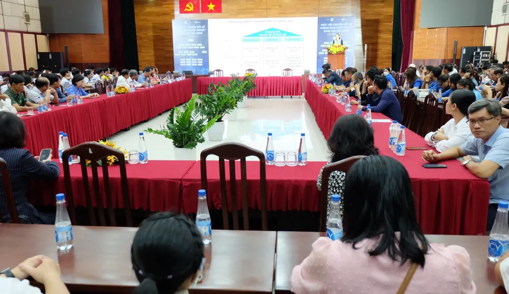 Toạ đàm "Ứng dụng chuyển đổi số trong thực tiễn" Toạ đàm "Ứng dụng chuyển đổi số trong thực tiễn"