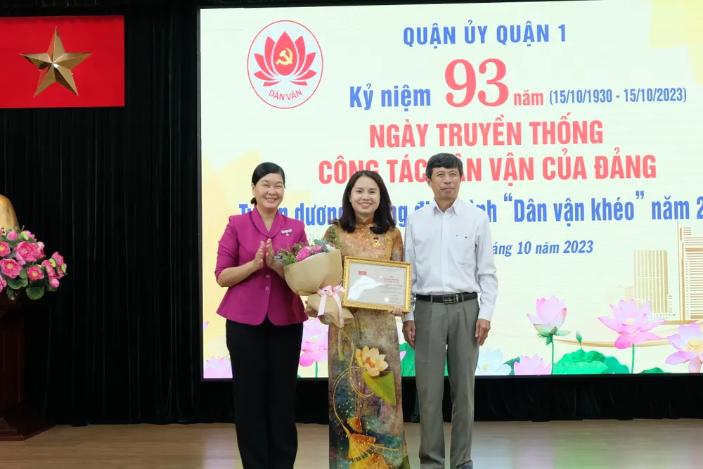 Một trong hai cá nhân nhận Kỷ niệm chương "Vì sự nghiệp dân vận" của Ban Dân vận Trung ương Một trong hai cá nhân nhận Kỷ niệm chương "Vì sự nghiệp dân vận" của Ban Dân vận Trung ương