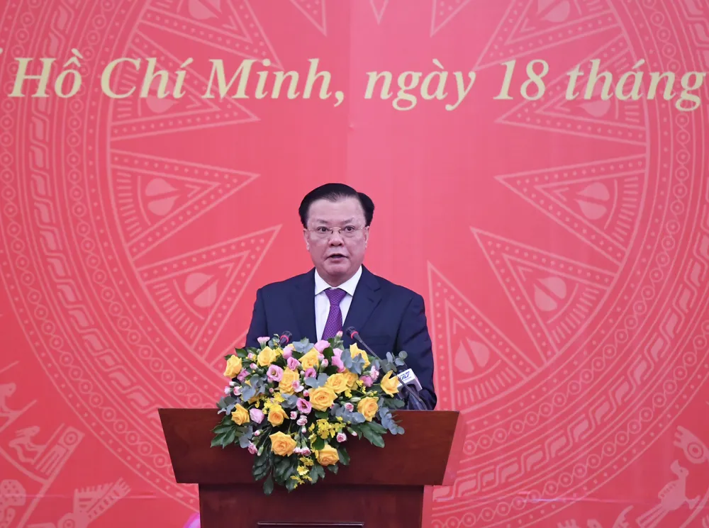 Bí thư Thành ủy Hà Nội Đinh Tiến Dũng phát biểu tại hội nghị. Ảnh: VIỆT DŨNG