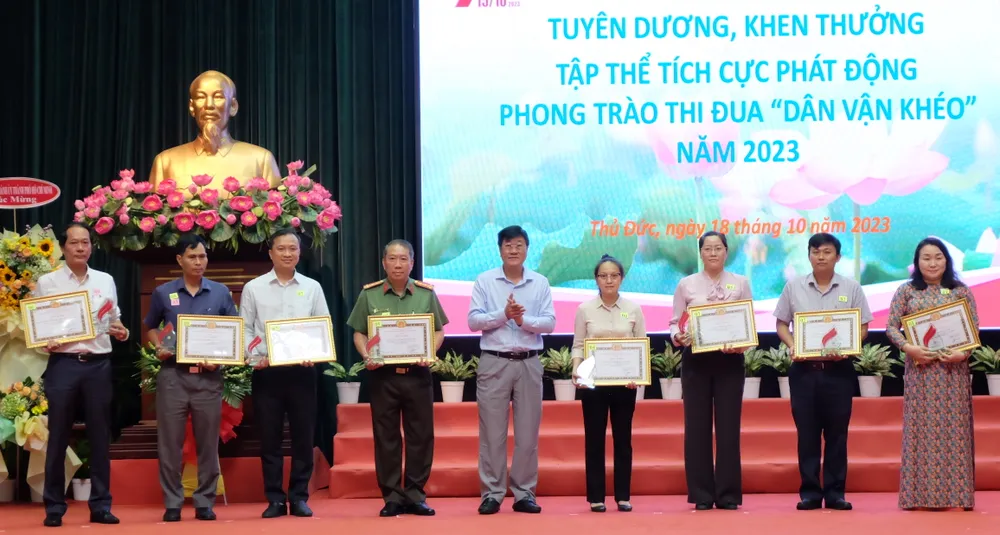 Đại diện 8 mô hình tiêu biểu trong phong trào thi đua “Dân vận khéo” năm 2023 được biểu dương tại buổi họp mặt