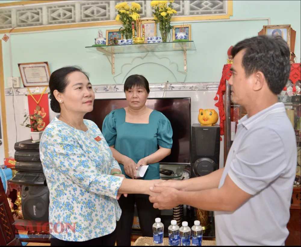 Chủ tịch HĐND TPHCM Nguyễn Thị Lệ thăm các hộ dân bị ảnh hưởng bởi dự án đường Vành đai 3 qua TPHCM. Ảnh: QUỐC HÙNG Chủ tịch HĐND TPHCM Nguyễn Thị Lệ thăm các hộ dân bị ảnh hưởng bởi dự án đường Vành đai 3 qua TPHCM. Ảnh: QUỐC HÙNG