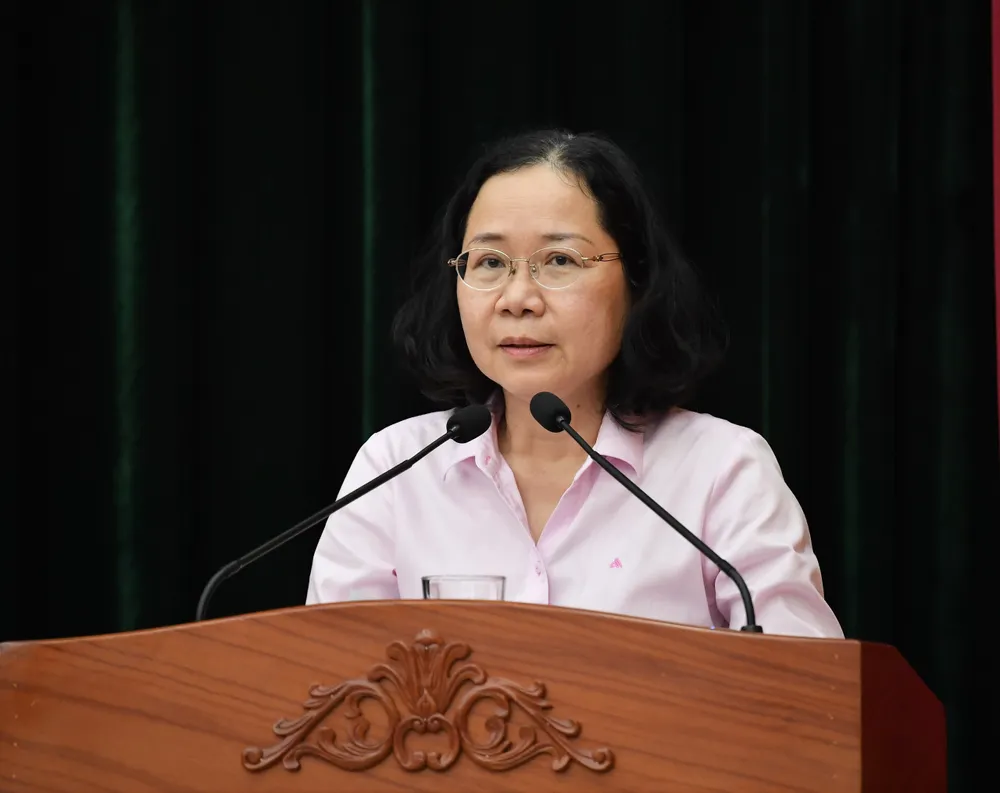 Đồng chí Thái Thị Bích Liên giới thiệu những nội dung quan trọng, cốt lõi của Quy định 114. Ảnh: VIỆT DŨNG