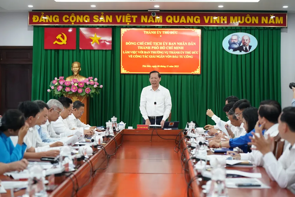 Chủ tịch UBND TPHCM Phan Văn Mãi phát biểu mở đầu buổi làm việc. Ảnh: HOÀNG HÙNG Chủ tịch UBND TPHCM Phan Văn Mãi phát biểu mở đầu buổi làm việc. Ảnh: HOÀNG HÙNG