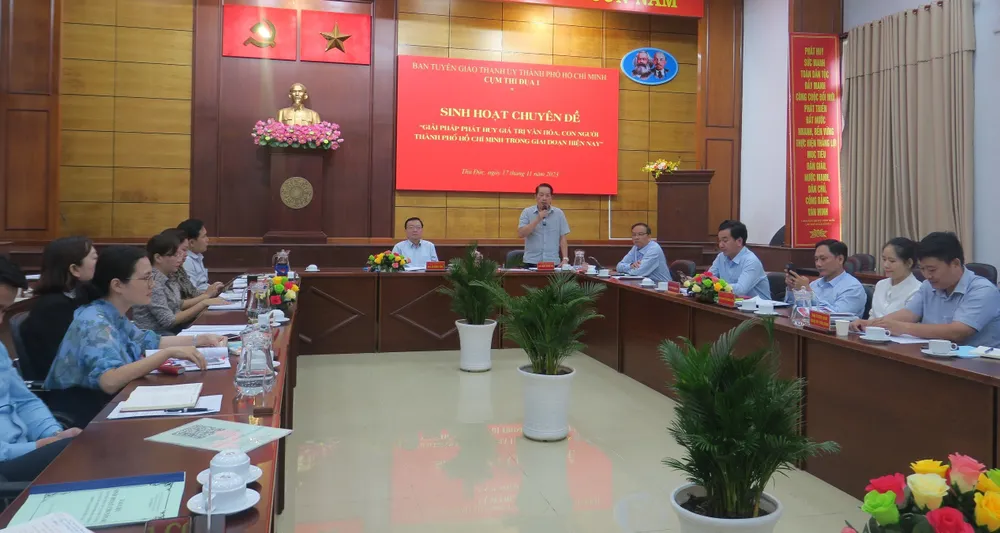 Quang cảnh buổi sinh hoạt chuyên đề Quang cảnh buổi sinh hoạt chuyên đề