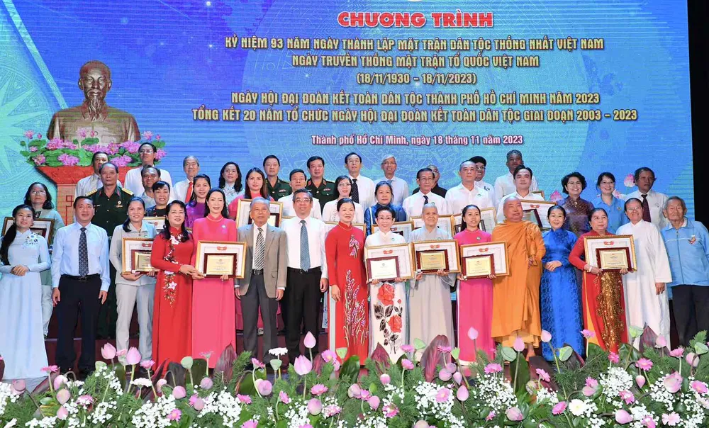 Các gương điển hình "Người tốt, việc tốt" được tuyên dương. Ảnh: VIỆT DŨNG Các gương điển hình "Người tốt, việc tốt" được tuyên dương. Ảnh: VIỆT DŨNG