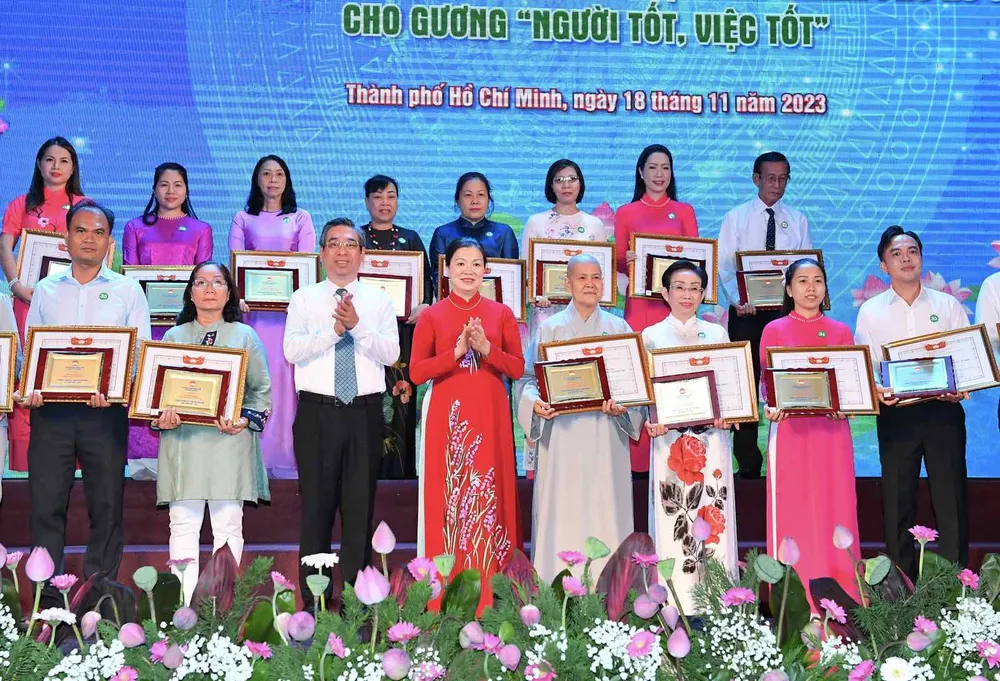 Dịp này, Ủy ban MTTQ Việt Nam TPHCM tuyên dương 79 dương "Người tốt, việc tốt". Ảnh: VIỆT DŨNG Dịp này, Ủy ban MTTQ Việt Nam TPHCM tuyên dương 79 dương "Người tốt, việc tốt". Ảnh: VIỆT DŨNG