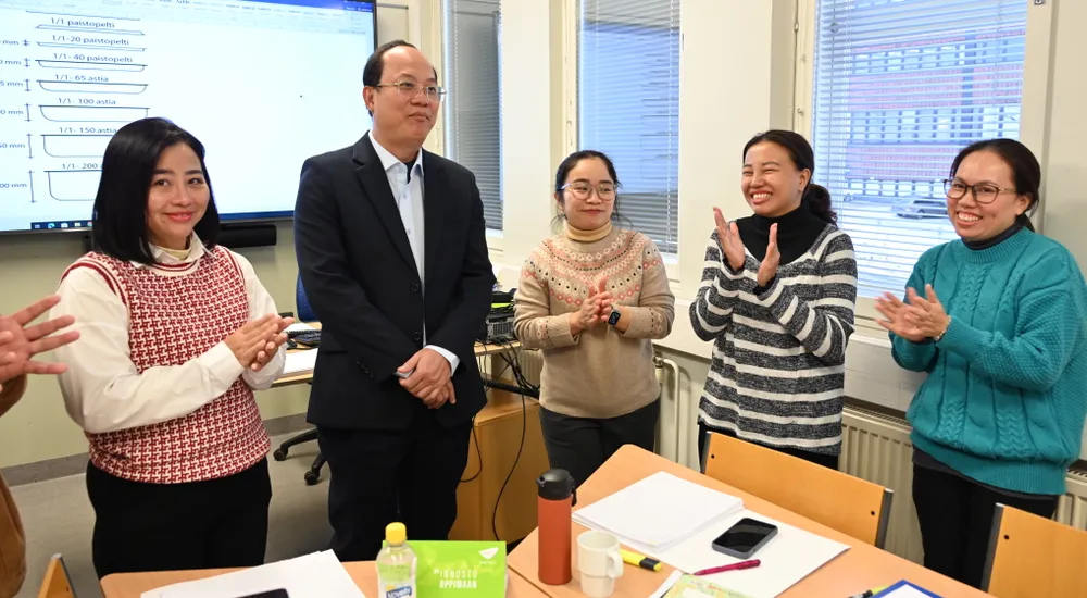 Phó Bí thư Thành ủy TPHCM Nguyễn Hồ Hải thăm hỏi, động viên các học viên Việt Nam đang học tập tại Trung tâm dạy nghề TAKK, Phần Lan Phó Bí thư Thành ủy TPHCM Nguyễn Hồ Hải thăm hỏi, động viên các học viên Việt Nam đang học tập tại Trung tâm dạy nghề TAKK, Phần Lan