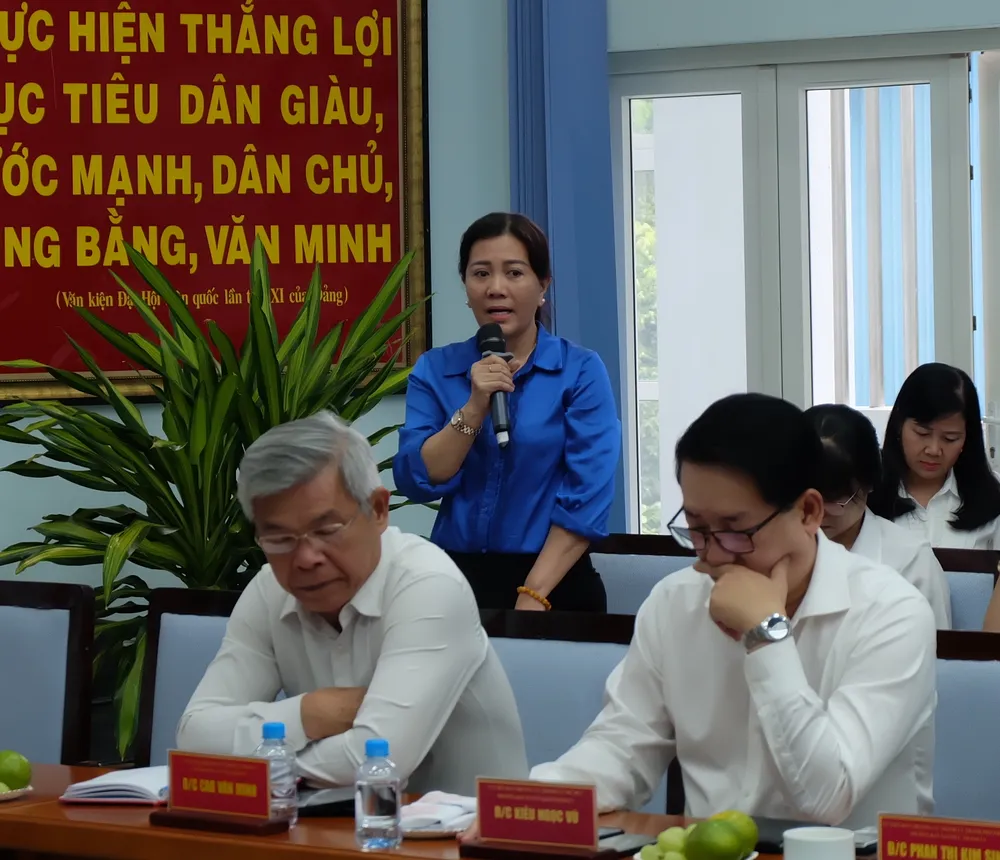 Đại biểu nêu ý kiến tại tọa đàm Đại biểu nêu ý kiến tại tọa đàm