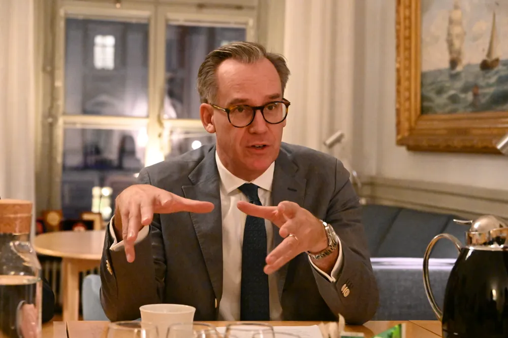 Ông Hakan Jevrell, Thứ trưởng Ngoại thương và Hợp tác phát triển quốc tế Thụy Điển, trao đổi tại buổi làm việc Ông Hakan Jevrell, Thứ trưởng Ngoại thương và Hợp tác phát triển quốc tế Thụy Điển, trao đổi tại buổi làm việc