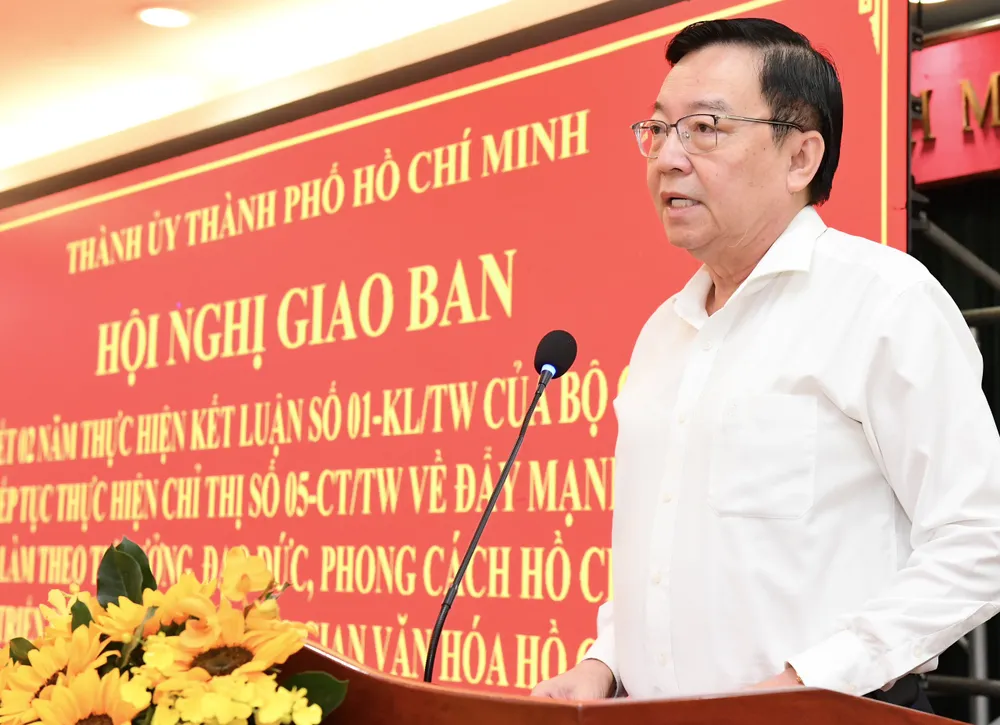 Phó Trưởng ban Thường trực Ban Tuyên giáo Thành ủy TPHCM Lê Hồng Sơn báo cáo đề dẫn tại hội nghị. Ảnh: VIỆT DŨNG 17-1-1-5496.jpg
