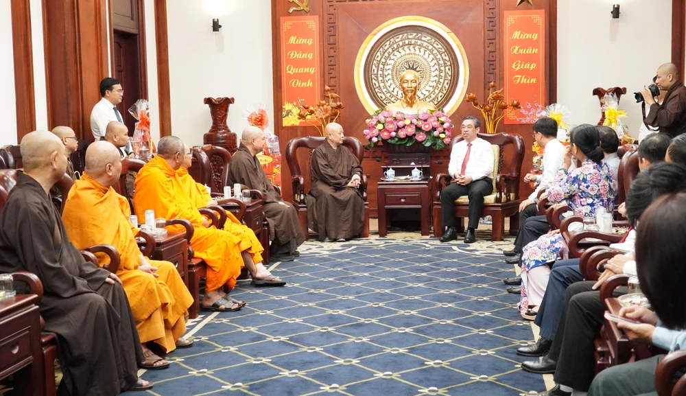 Phó Bí thư Thành ủy TPHCM Nguyễn Phước Lộc tiếp đoàn GHPGVN TPHCM thăm, chúc tết Thường trực Thành ủy TPHCM. Ảnh: THU HƯỜNG 6hh08522-9064.jpg