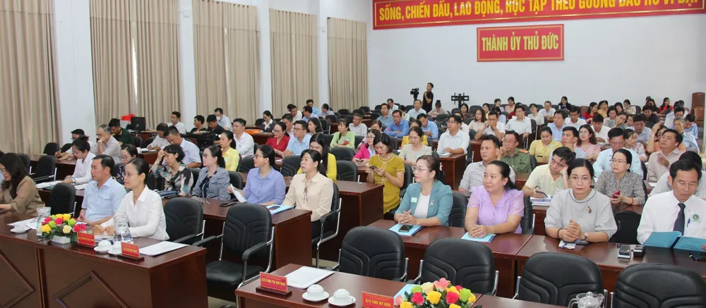 Các đại biểu dự tổng kết 15 năm thực hiện Chỉ thị 38 của Ban Bí thư Trung ương Đảng (khóa X) về đẩy mạnh công tác bảo hiểm y tế trong tình hình mới 28-5. Thủ Đức 3.jpg