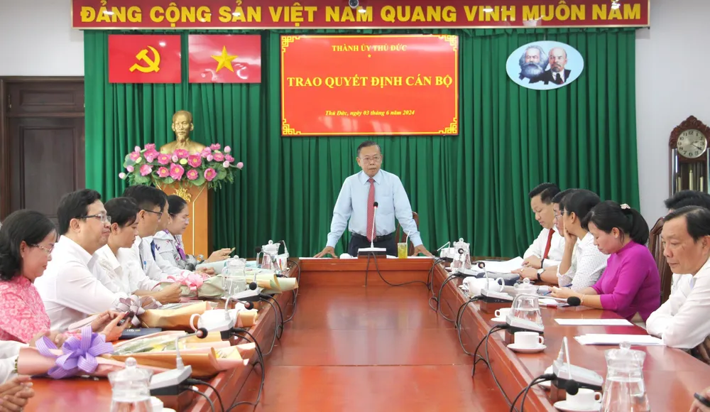 Bí thư Thành ủy TP Thủ Đức Nguyễn Hữu Hiệp phát biểu giao nhiệm vụ 3-6. Thủ Đức 2.jpg
