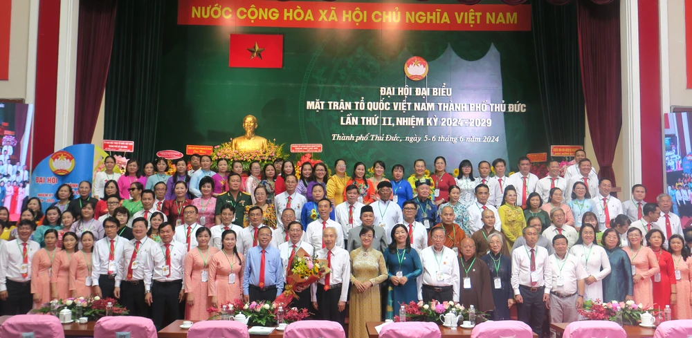 Các đại biểu Ủy viên Ủy ban MTTQ Việt Nam TP Thủ Đức, nhiệm kỳ 2024 - 2029 ra mắt đại hội Thủ Đức 5.JPG