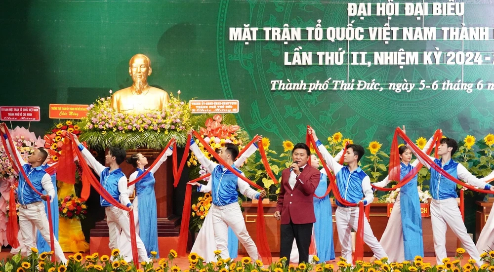 Tiết mục văn nghệ tại đại hội z5512580073935_e2a5032c6f73b8a83704a69b3c79de7f.jpg