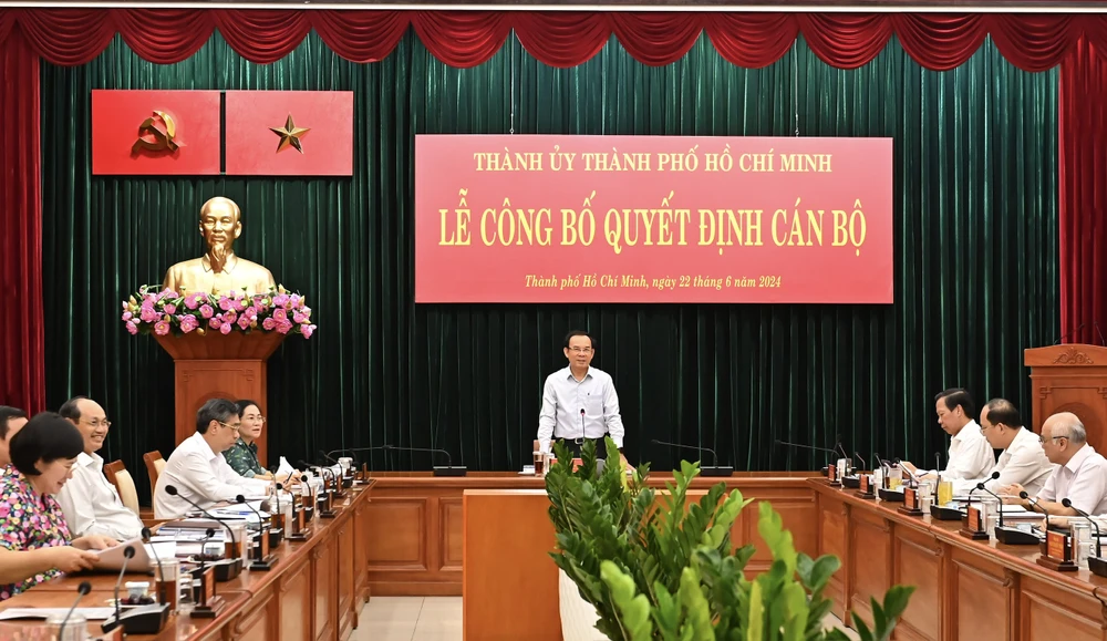 Bí thư Thành ủy TPHCM phát biểu giao nhiệm vụ. Ảnh: VIỆT DŨNG 22-6. 2.jpg