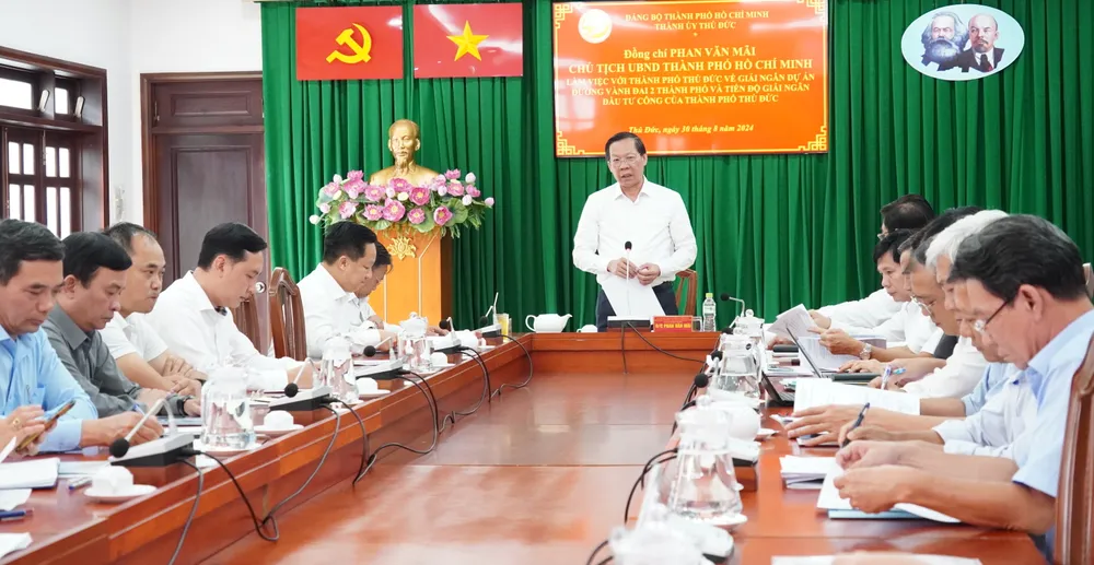 Chủ tịch UBND TPHCM Phan Văn Mãi phát biểu tại buổi làm việc 6HH00899.JPG