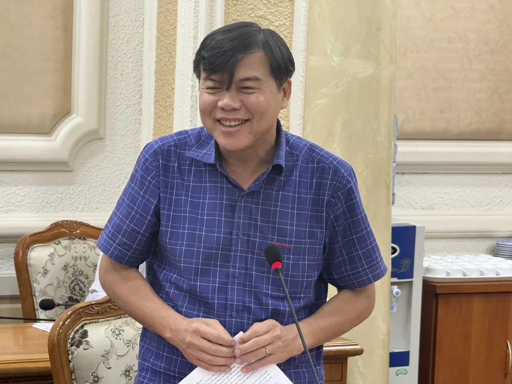 Phó Trưởng Ban Tuyên giáo Thành ủy TPHCM Tăng Hữu Phong nêu ý kiến với vai trò thành viên đoàn khảo sát 25-9. Anh 8 Tăng.jpg