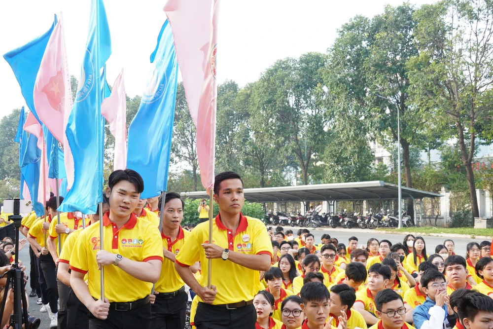 Các chiến sĩ tình nguyện sẵn sàng nhận nhiệm vụ 6HH03290.JPG