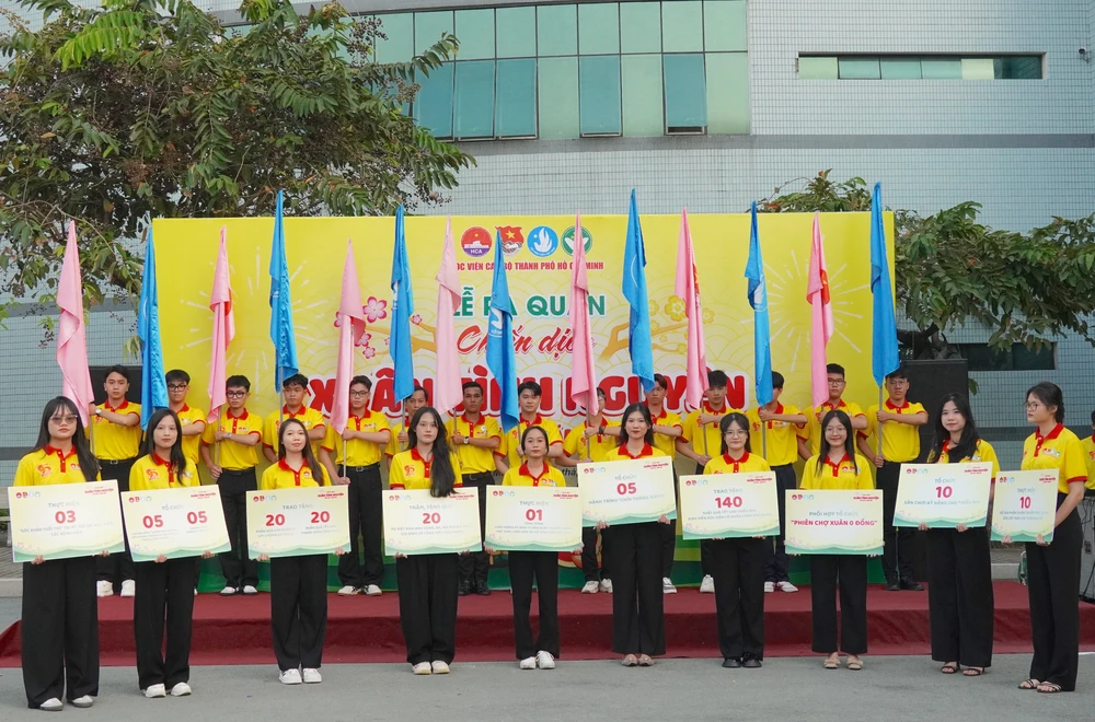 Hệ thống 10 chỉ tiêu được xác lập thực hiện trong chiến dịch Xuân tình nguyện 2025 của Học viện Cán bộ TPHCM 6HH03300.JPG