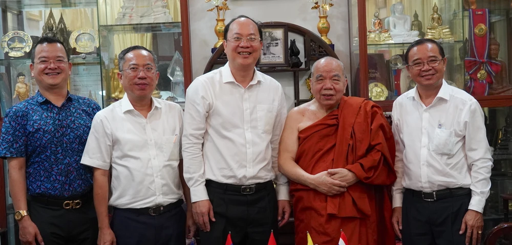 Đoàn cũng đến thăm, chúc tết Hòa thượng Thích Thiện Tâm, Ủy viên Ủy ban MTTQ Việt Nam TPHCM, Phó Chủ tịch Hội đồng Trị sự Giáo hội Phật giáo Việt Nam 6HH06318.JPG