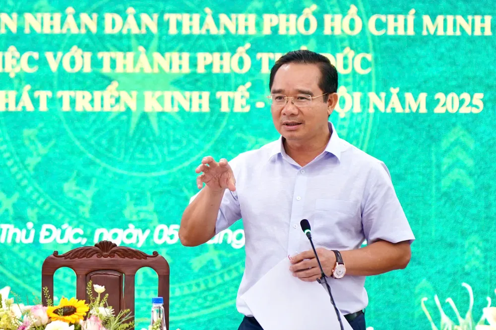 Chủ tịch UBND TPHCM phát biểu tại buổi làm việc. Ảnh: HOÀNG HÙNG 10.jpg