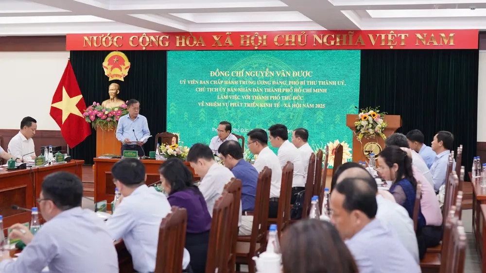 Bí thư Thành ủy TP Thủ Đức Nguyễn Hữu Hiệp thông tin thêm tại buổi làm việc. Ảnh: HOÀNG HÙNG 12.jpg