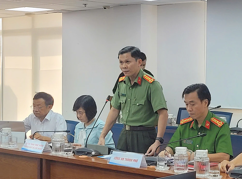 Thượng tá Nguyễn Thăng Long thông tin về các cơ sở thuê trọ vi phạm PCCC 3-4. 1.jpg
