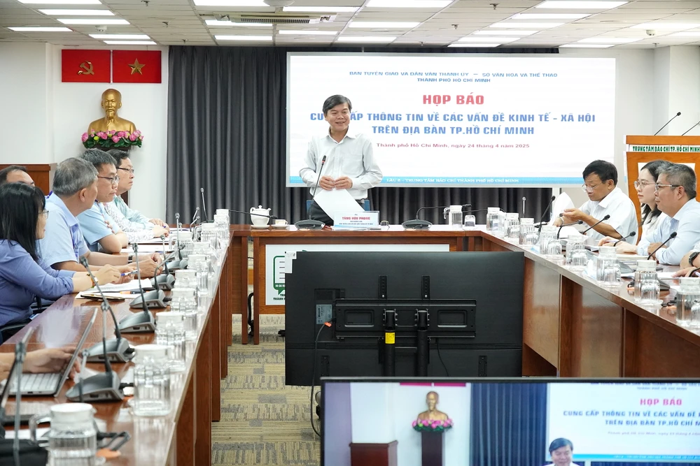 Quang cảnh buổi họp báo 6HH02897.JPG