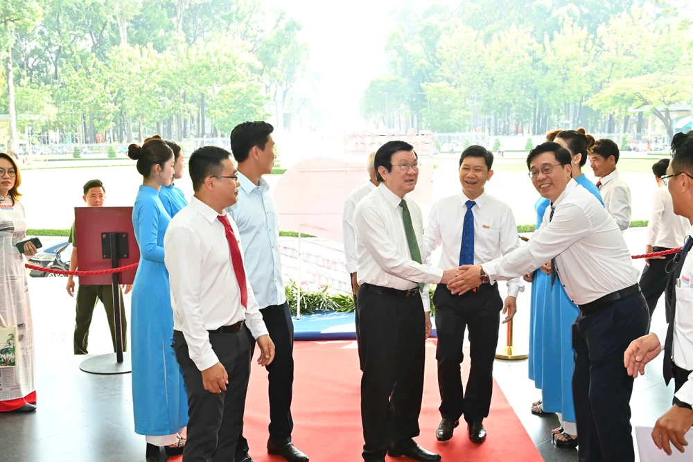 Nguyên Chủ tịch nước Trương Tấn Sang đến dự lễ 11.jpg