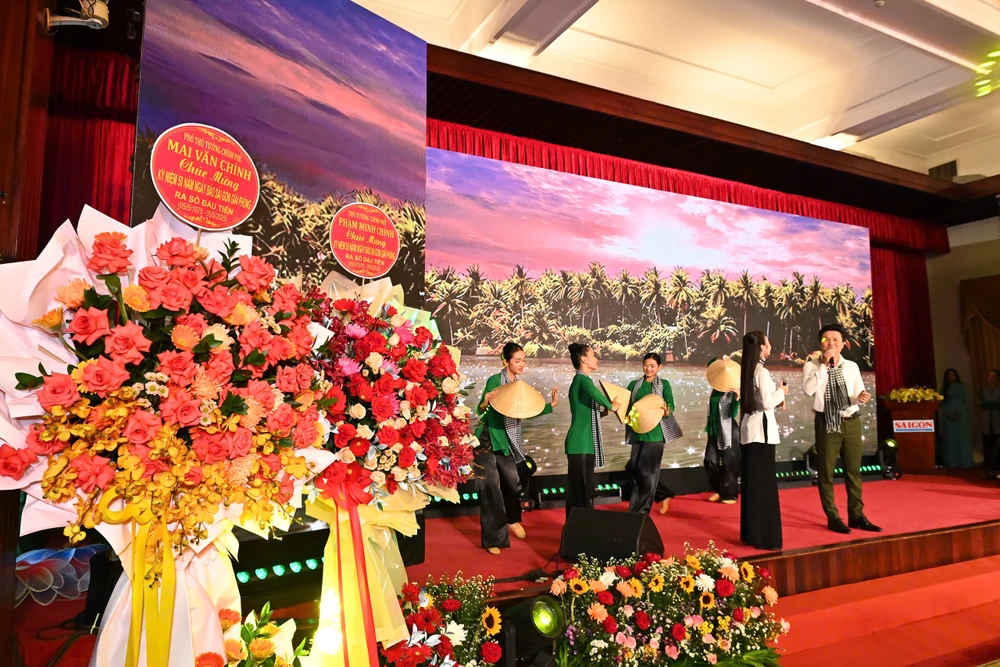 Báo Sài Gòn Giải Phóng vinh dự được Thủ tướng Chính phủ Phạm Minh Chính gửi lẵng hoa chúc mừng 37.jpg