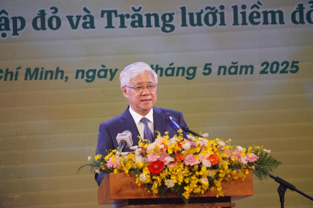 ប្រធានគណៈកម្មាធិការមជ្ឈិមរណសិរ្សមាតុភូមិវៀតណាម លោក Do Van Chien ថ្លែងមតិក្នុងពិធីសម្ភោធ 12.JPG