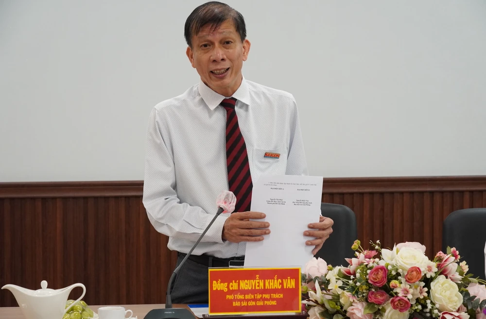 Phó Tổng Biên tập phụ trách Báo SGGP Nguyễn Khắc Văn phát biểu tại buổi ký kết. Ảnh: CHÍ THẠCH 4.JPG