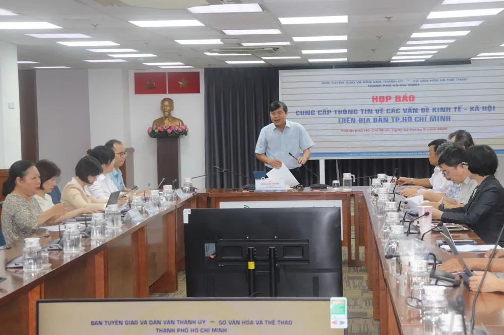 Quang cảnh buổi họp báo 22-5. 4.jpg