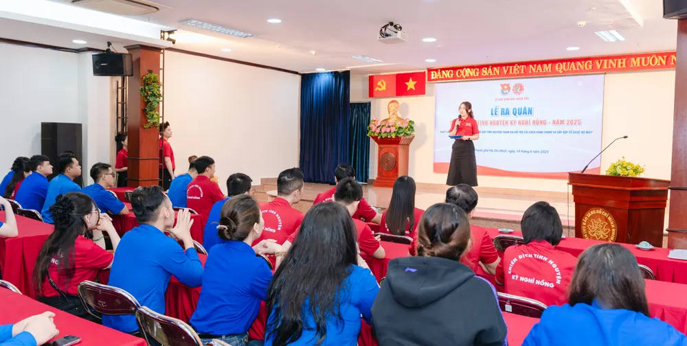 Lễ ra quân Chiến dịch tình nguyện Kỳ nghỉ hồng 2025 của Đoàn UBND TPHCM DTK05981.jpg