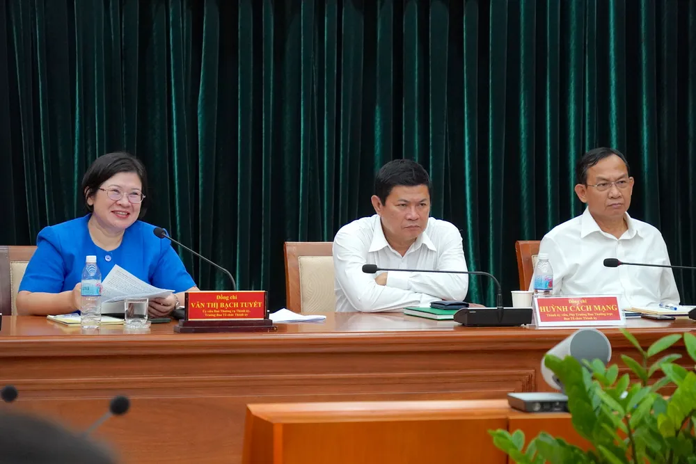 Các đồng chí chủ trì buổi làm việc 6HH07650.JPG