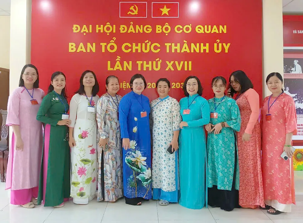 Trưởng Ban Tổ chức Thành ủy TPHCM Văn Thị Bạch Tuyết và các đại biểu dự đại hội 24-6. 4.jpg