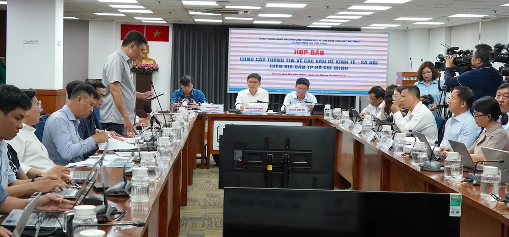 Quang cảnh họp báo 6HH07894.JPG
