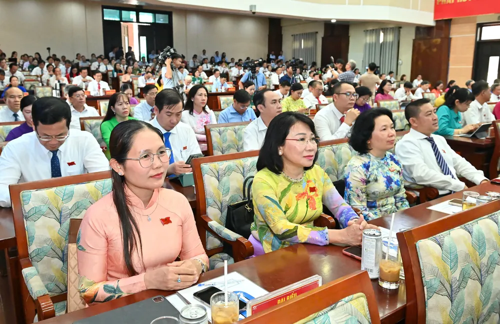 Đại biểu dự kỳ họp. Ảnh: VIỆT DŨNG 6.jpg