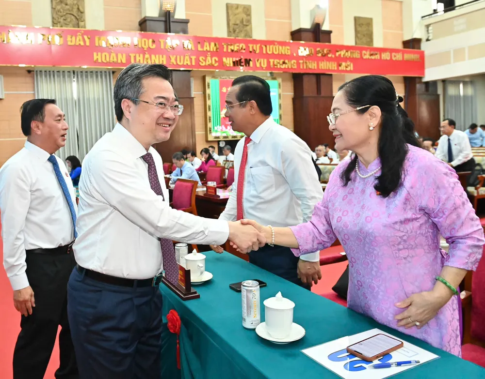 Đồng chí Nguyễn Thanh Nghị, đồng chí Nguyễn Văn Được, đồng chí Nguyễn Thị Lệ dự kỳ họp. Ảnh: VIỆT DŨNG 9.jpg