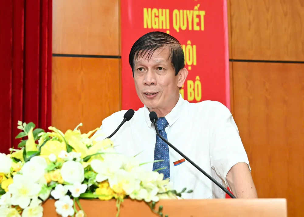 Phó Tổng Biên tập Phụ trách Báo SGGP Nguyễn Khắc Văn phát biểu tại buổi trao tặng bản đồ. Ảnh: VIỆT DŨNG 7-7. 12.jpg