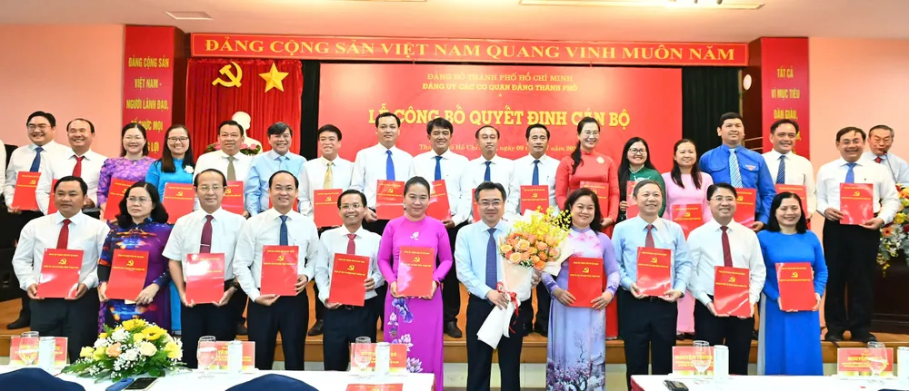 Ra mắt Ban Chấp hành Đảng bộ các cơ quan Đảng TPHCM. Ảnh: VIỆT DŨNG 9-7. 1.jpg
