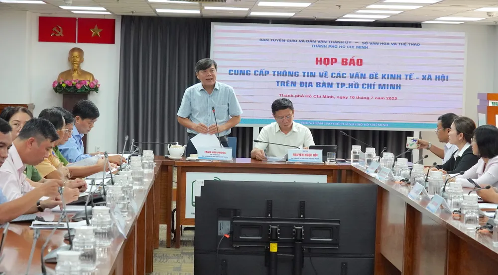 Quang cảnh buổi họp báo 6HH09688.JPG