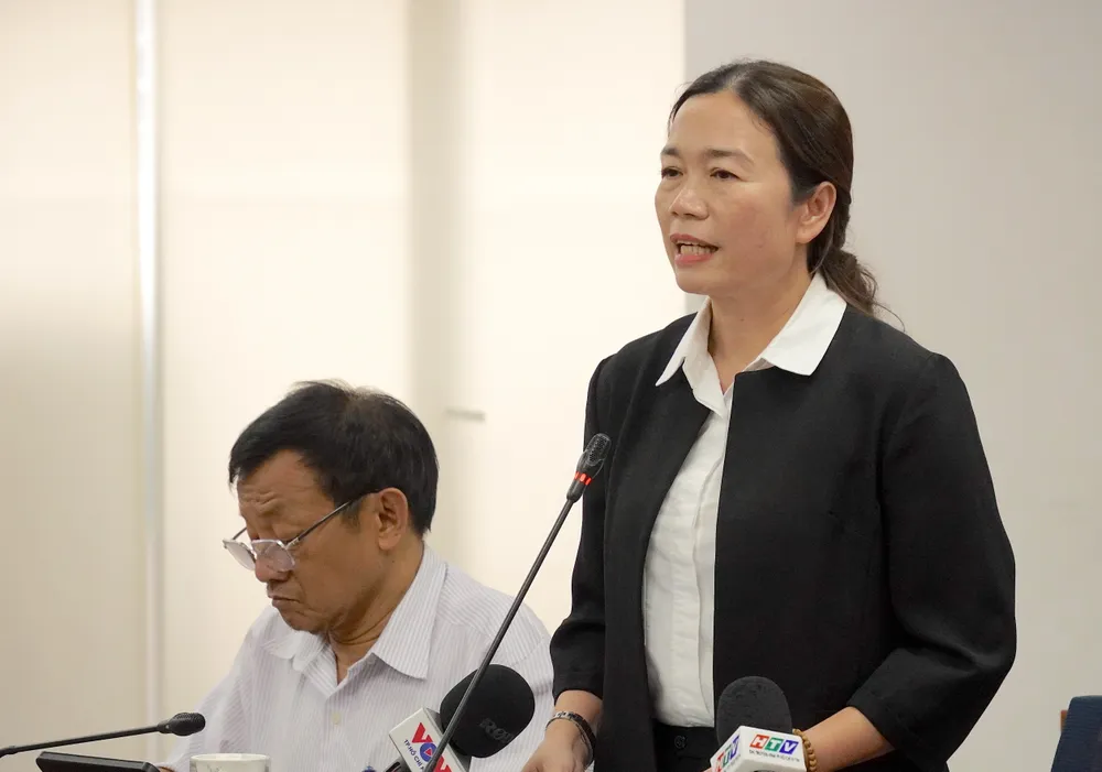 Phó Giám đốc Sở Nội vụ Nguyễn Ngọc Hằng thông tin tại họp báo 6HH09759.JPG
