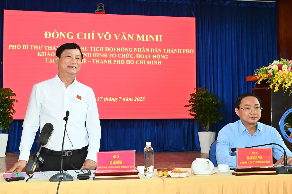 Chairman of the Ho Chi Minh City People's Council Vo Van Minh speaks at the meeting. Photo: VIET DUNG 17-7. 14.jpg